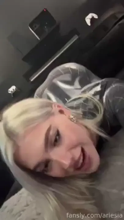 Do u like how i wiggle my butt for u daddy 