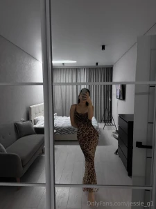 Choosing what to wear or rather undress part 1