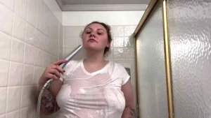 nxtdoorgirlkay - Who doesn t love a little dry vs wet tshirt test 