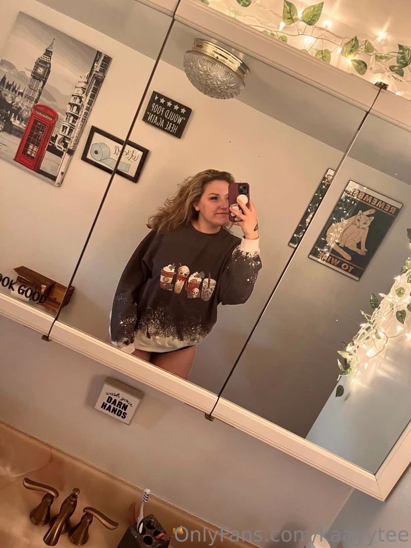 Just wanna live in oversized sweaters 4ever and ever 