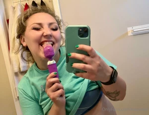 Are y all ready for my new toy to make me squirt an ocean it s a wet