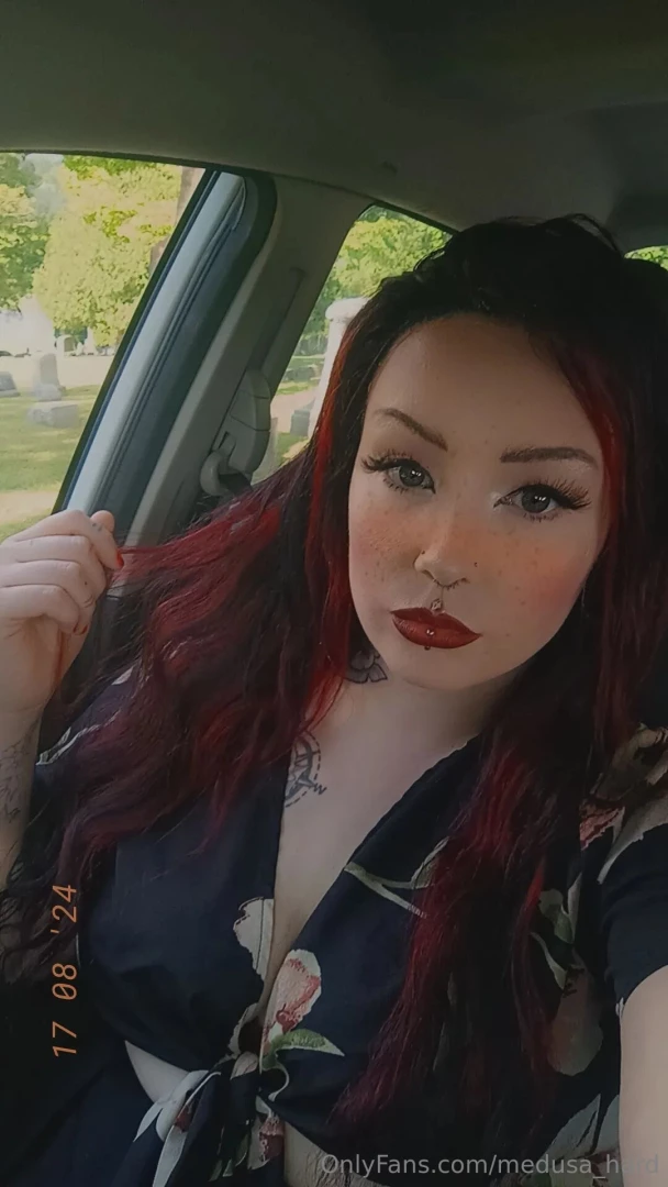 Dm me and let s chat xoxo 