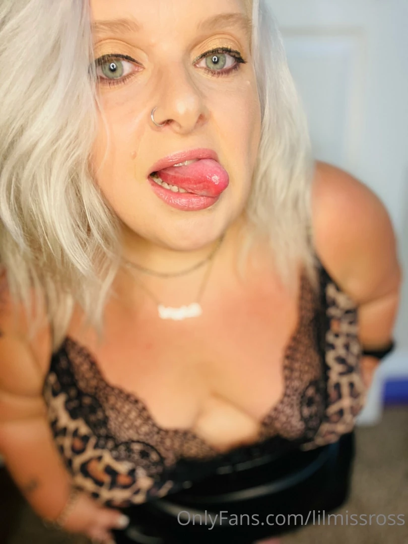 Let me be your distraction for the night 