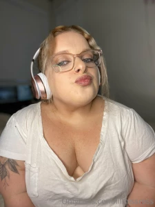 Someone send me a good pick up line i m in the mood for a compliment