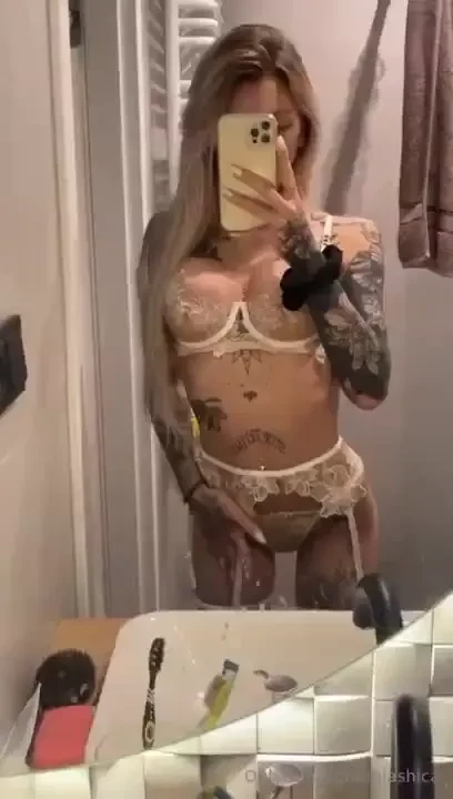 My bestie nikolnatu wants to gift you a free access to her page for a 