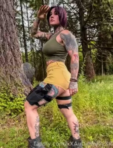 Sfw and nsfw lara croft s adventure - audio tips are very appreciated