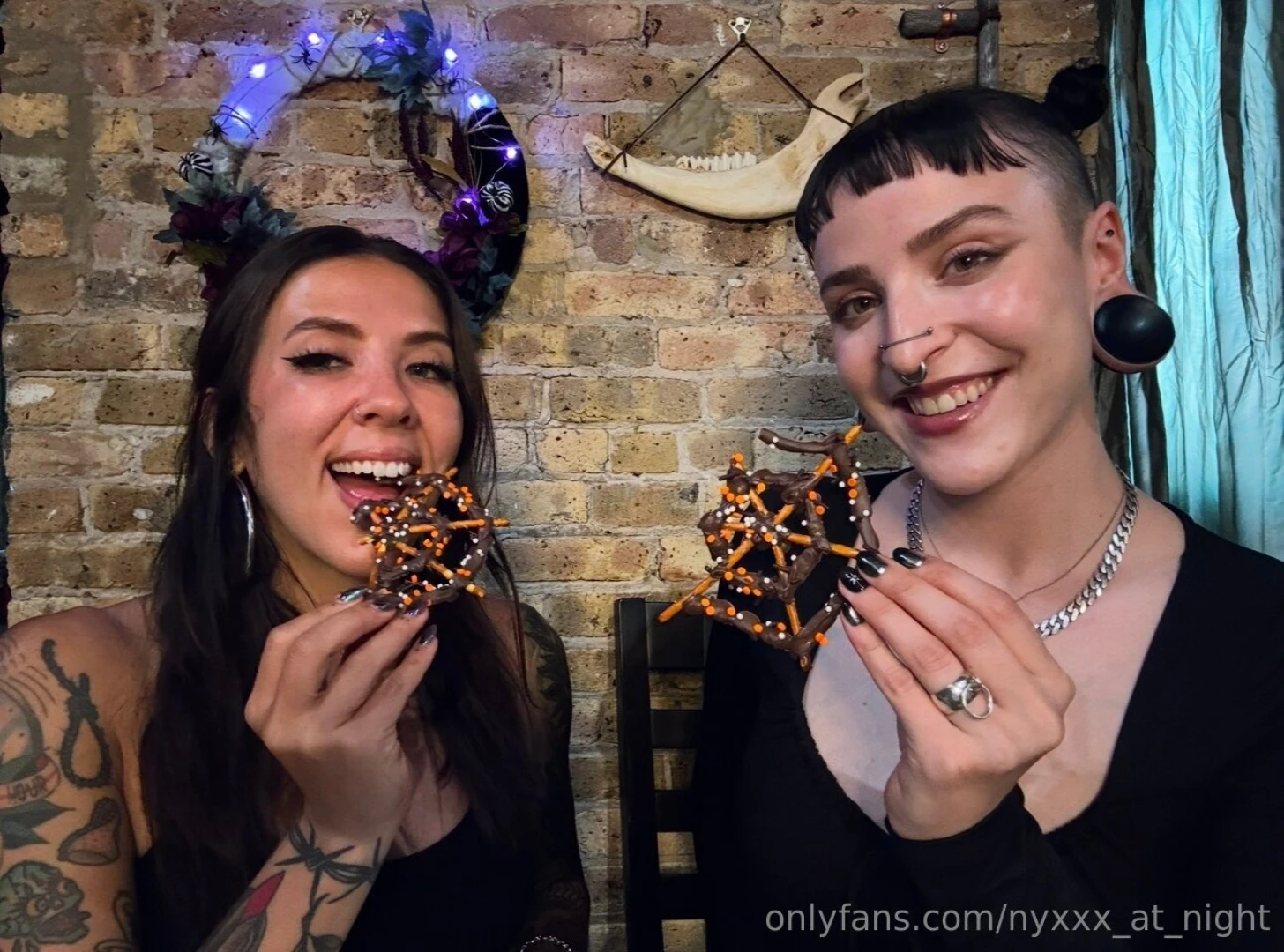 A couple of snacks ginfit dm me to see our content together 