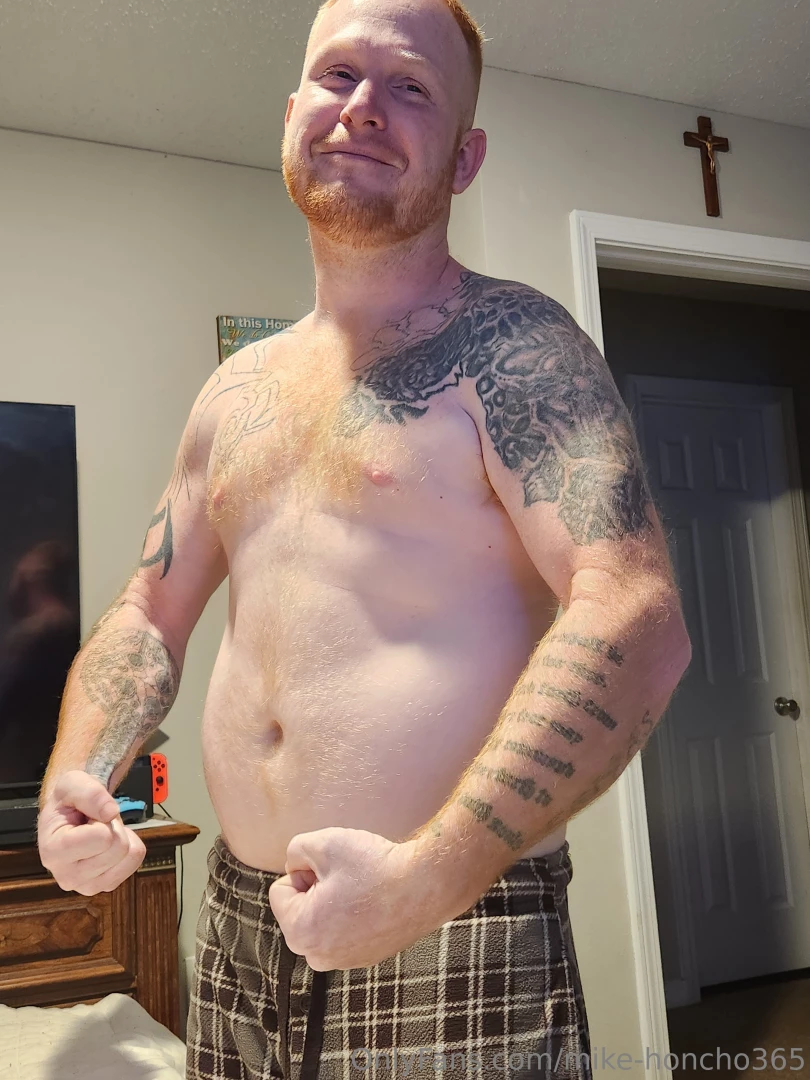 Flex and bust out how do y all feel about gym work out videos 
