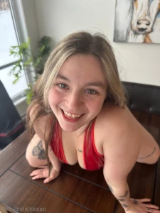 Je me sens tellement chaude et horny aujourd hui peut- tre tu peux m