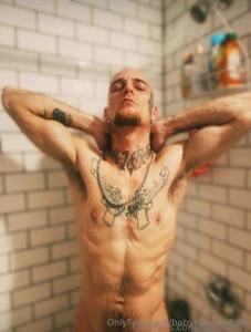 Abonne toi a sont profil c est un vrai coquin qui adore baisser des part 3