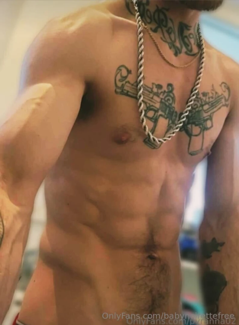 Abonne toi a sont profil c est un vrai coquin qui adore baisser des 