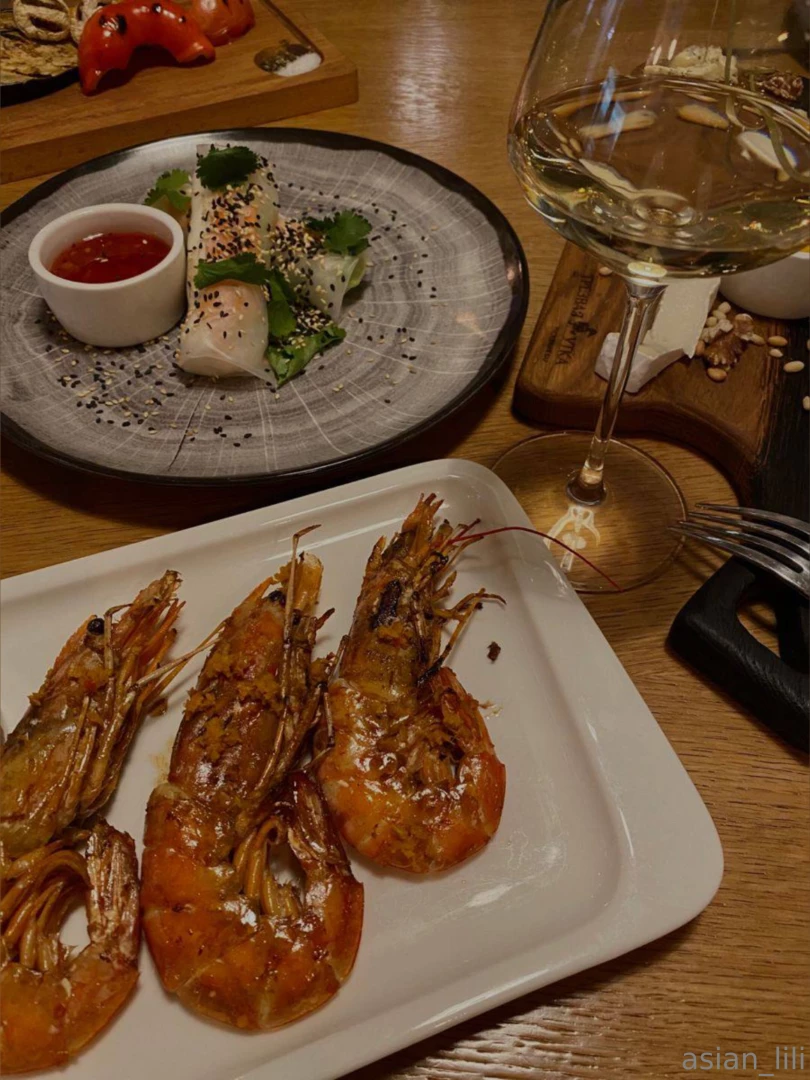 Evenings in the company of friends are the warmest and favorite even 