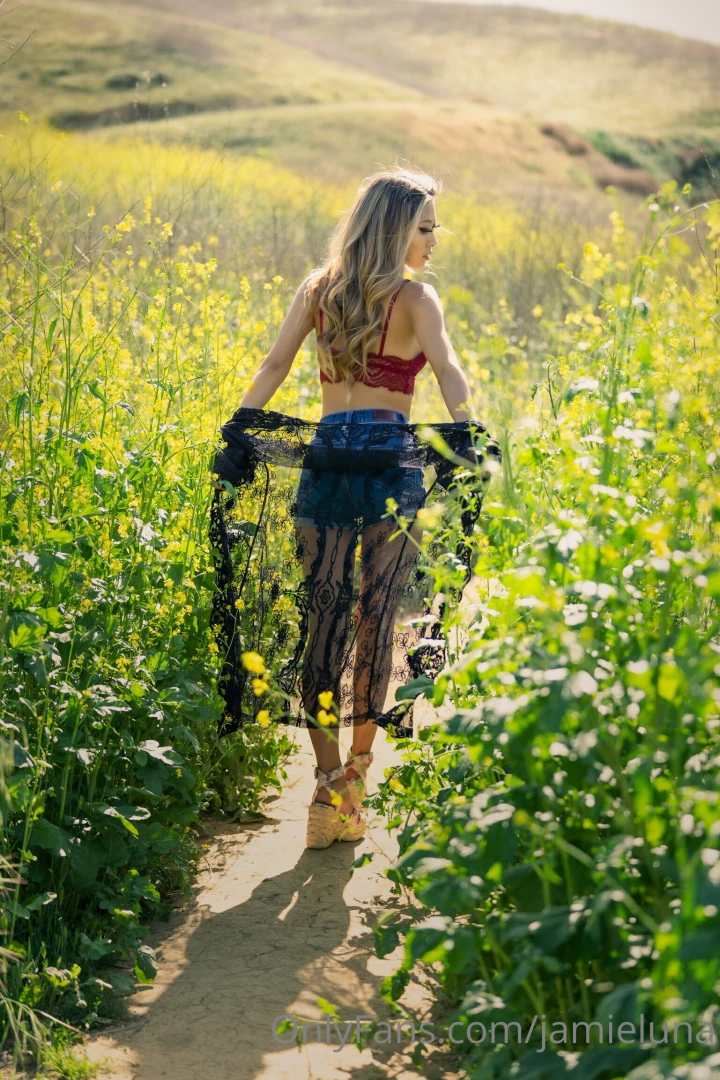 I want to get lost with you 