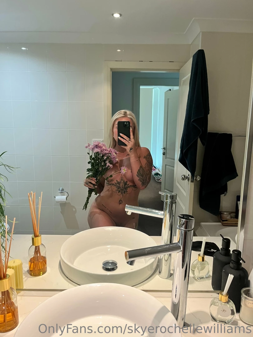 skyerochellewilliams - Just want someone to buy me flowers and fuck the shit out of me 