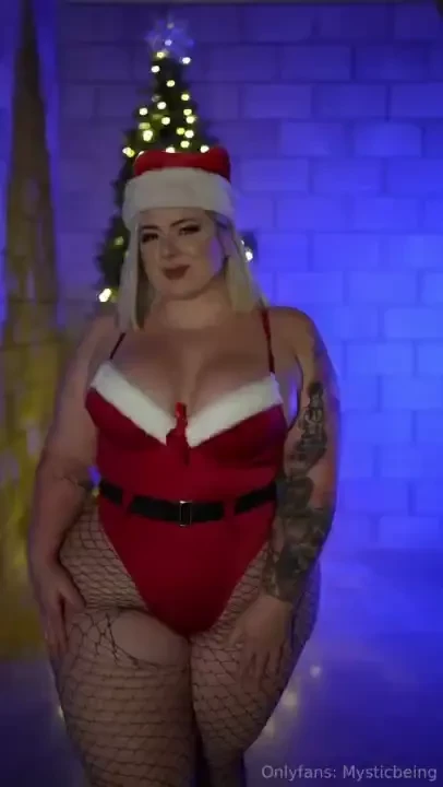 These fishnets make mrs claus look so hot santa not make it to work 