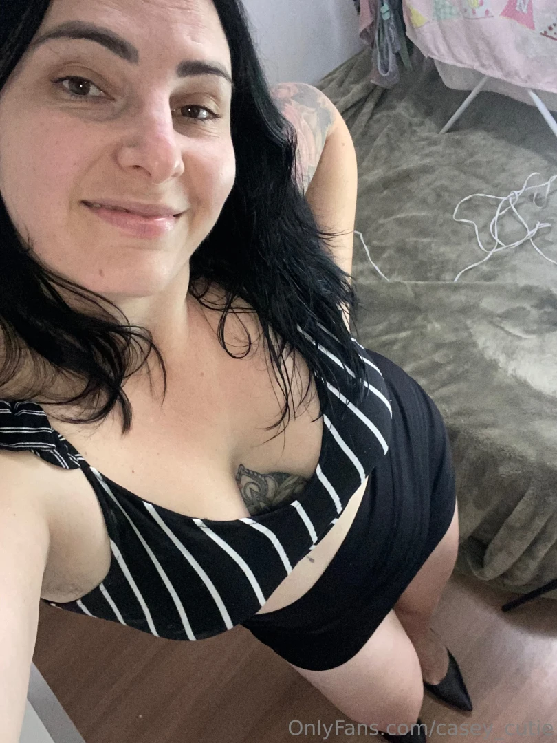 Feeling sexy looking tempting and waiting for you to make a move dm me part 1 