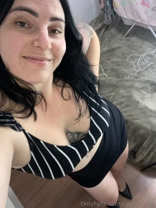 Feeling sexy looking tempting and waiting for you to make a move dm me part 1
