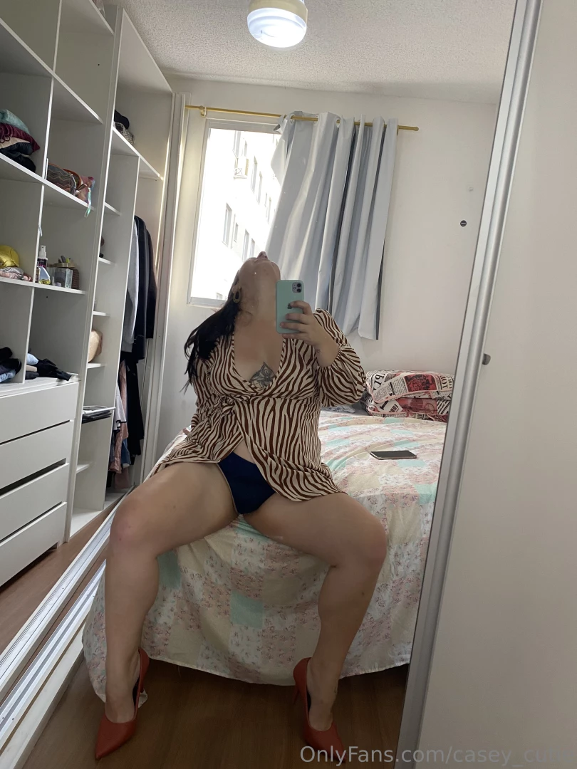 Spreading legs and just being a hot wanna see more dm me 