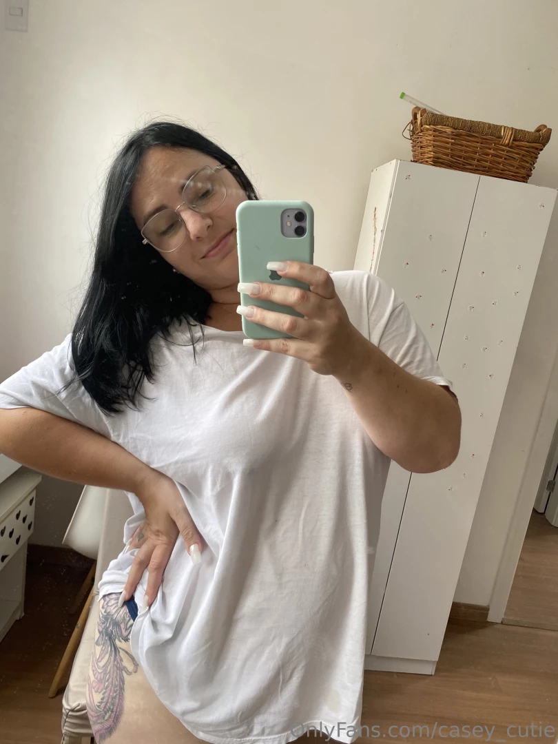 Do i look great with the white tshirt on if yes dm me 