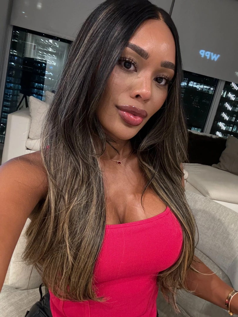 Another look from this weekend do we like this leather pants look 