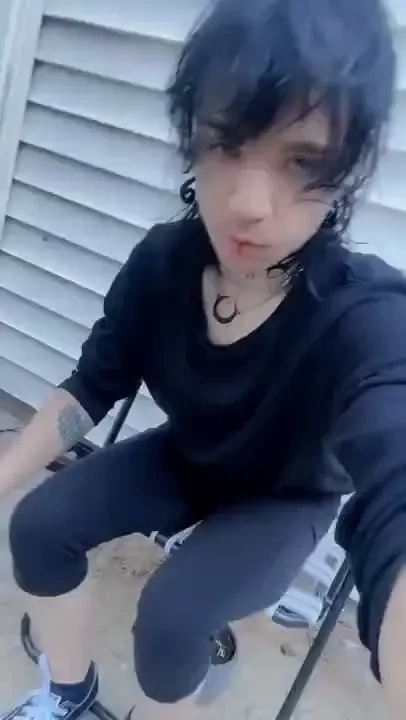 Audio might be a bit loud warning in advance i was outside light out 