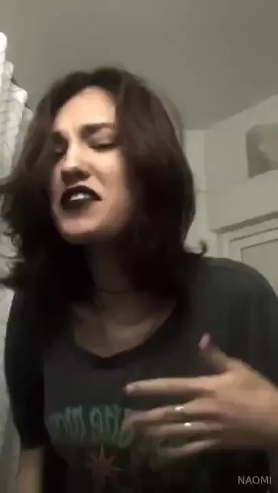 Singing in the bathroom yeah 