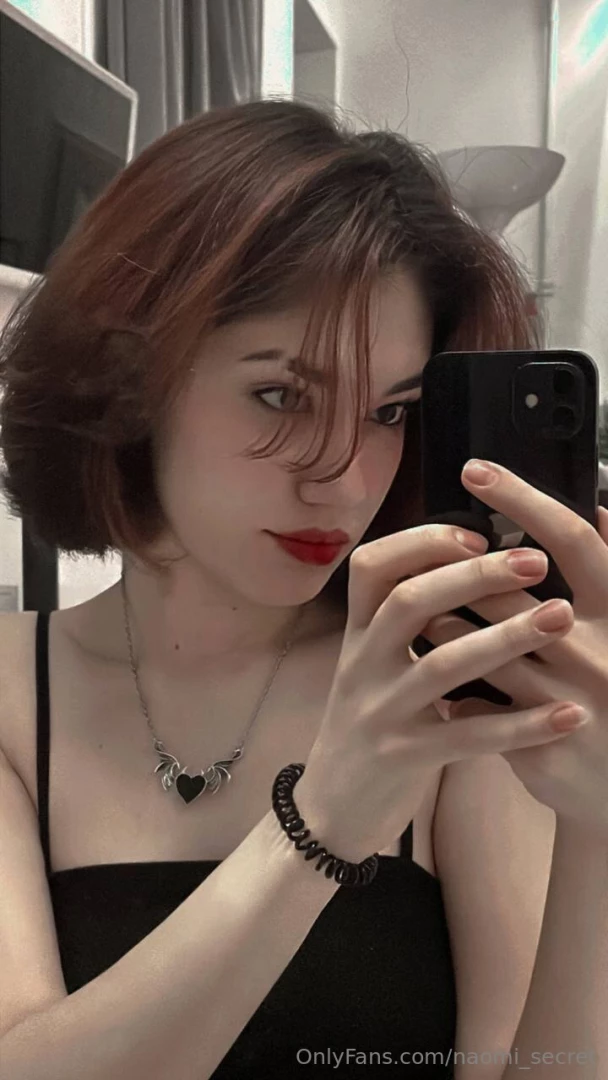 How i love taking photos in the mirror 