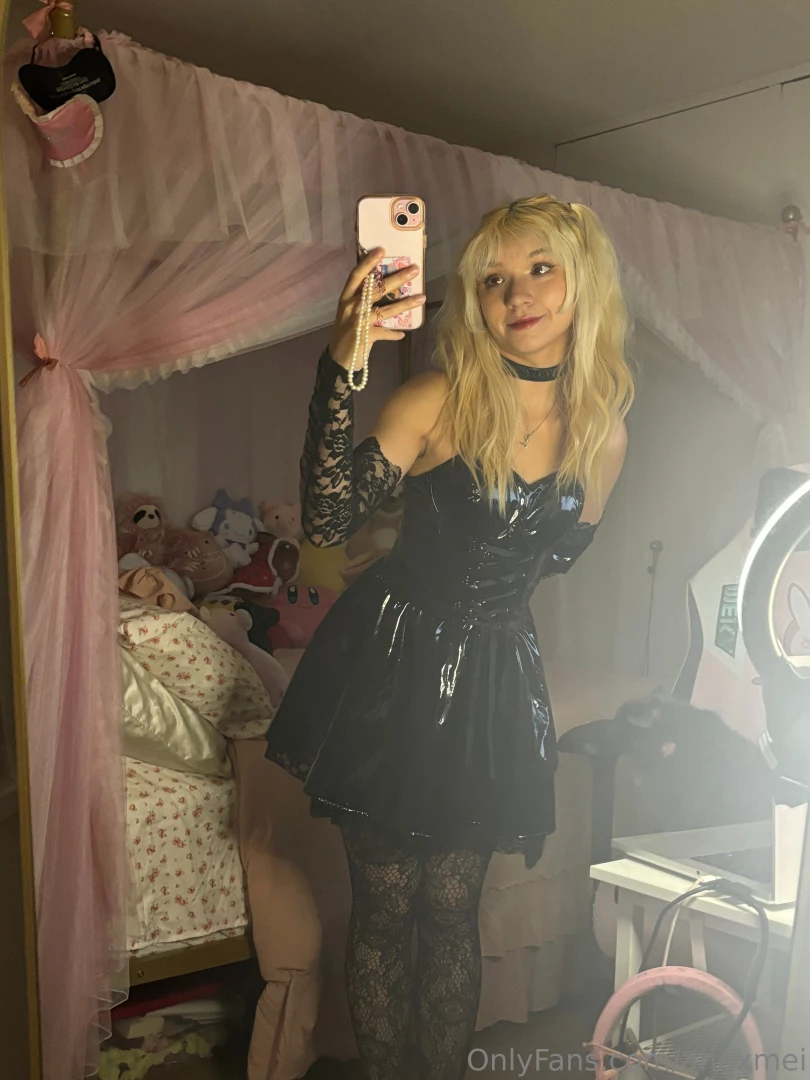 Caught you staring but i love the attention 