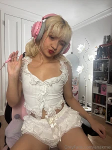 Swipe for a kiss new content soon as well part 1