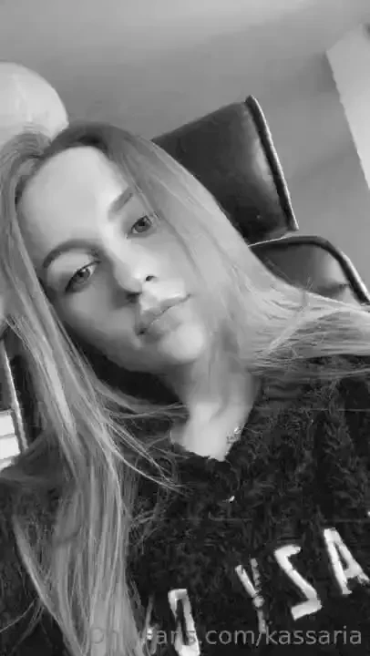 How cute do you think i am in this video do you like this type of girl 