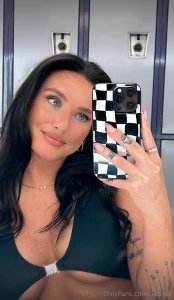 Hi loves subscribe to my baby giagenner shes just started of shes