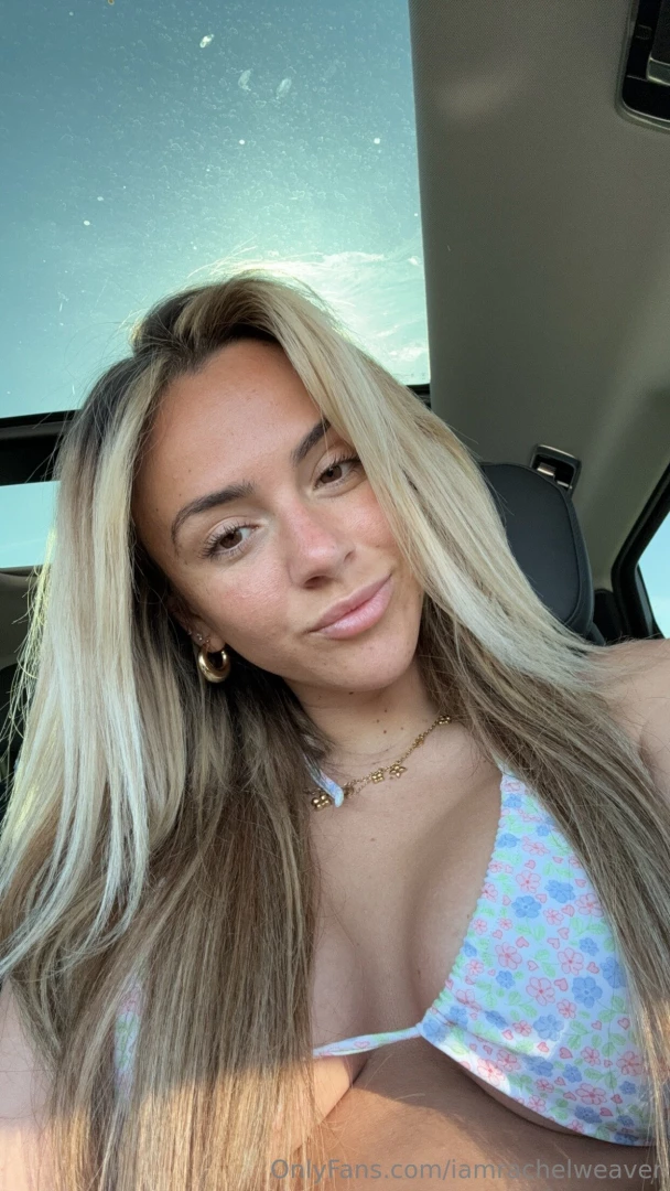 Found this on my camera roll and thought i was cute hehe 