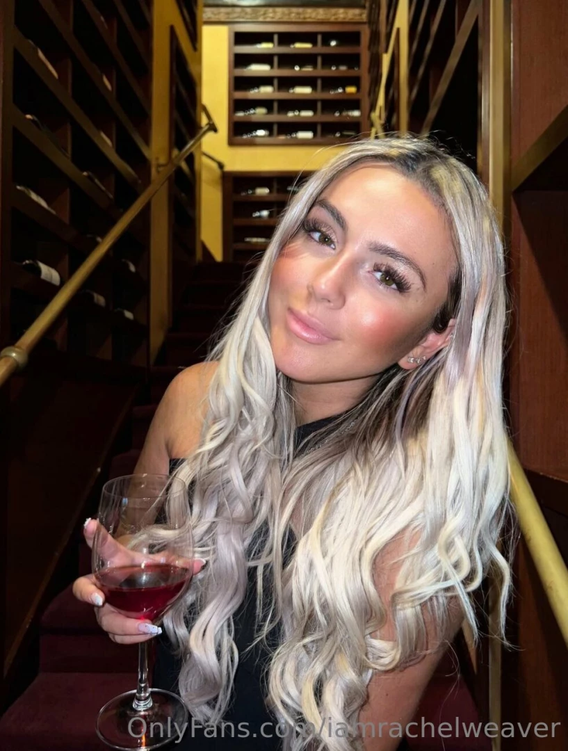 If you re not in my dms right now i m sorry for you 