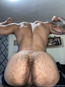 Look how hairy my ass is sheesh