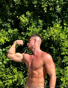 Rate my physique 1-10 in our dm s