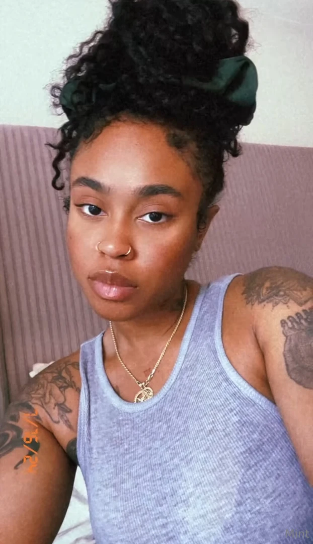 Someone please make my day better 