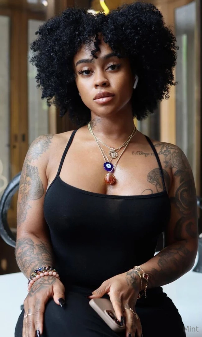 Let me make your monday a bit more interesting hit me up in the dm s 