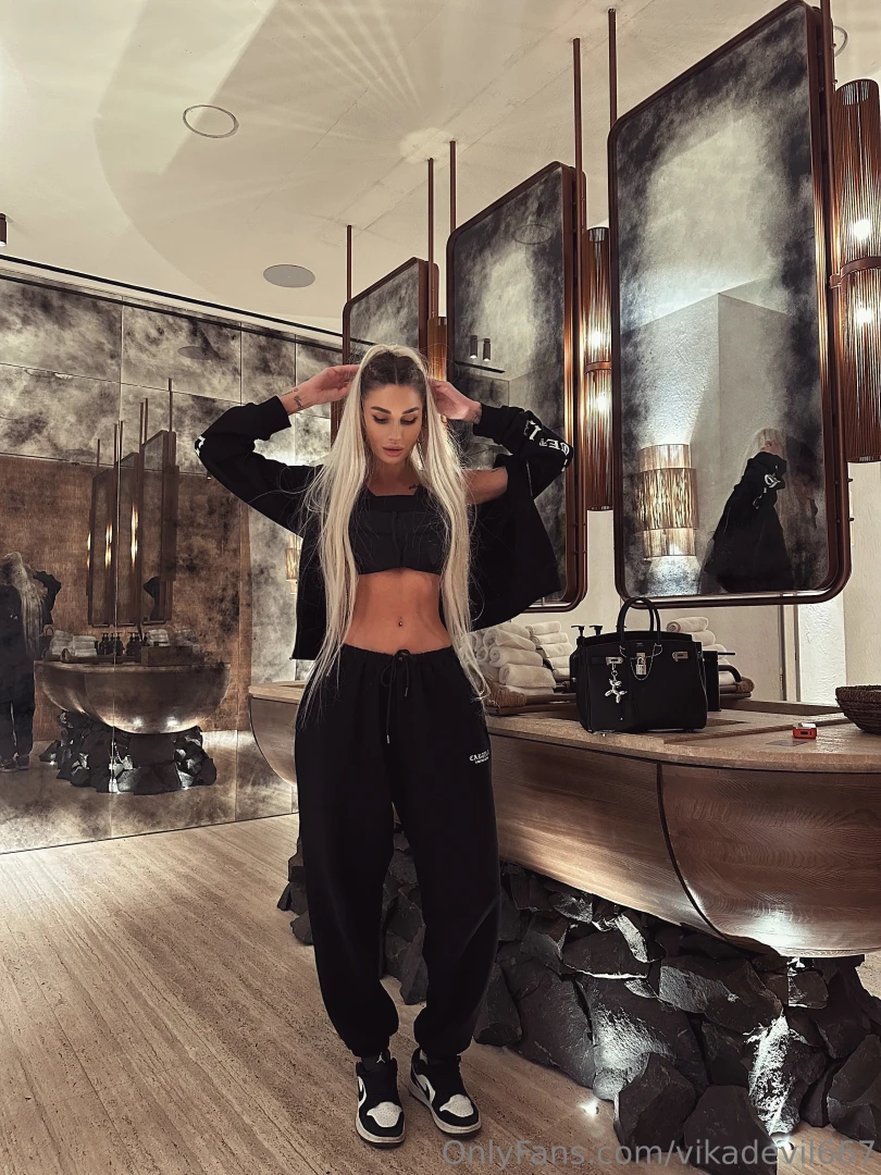 Nothing too extra today just good vibes and a quiet kind of confidence 