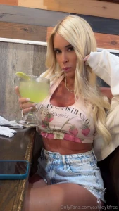 Drinks on who tonight tippers get spicy nudes in the dms so get