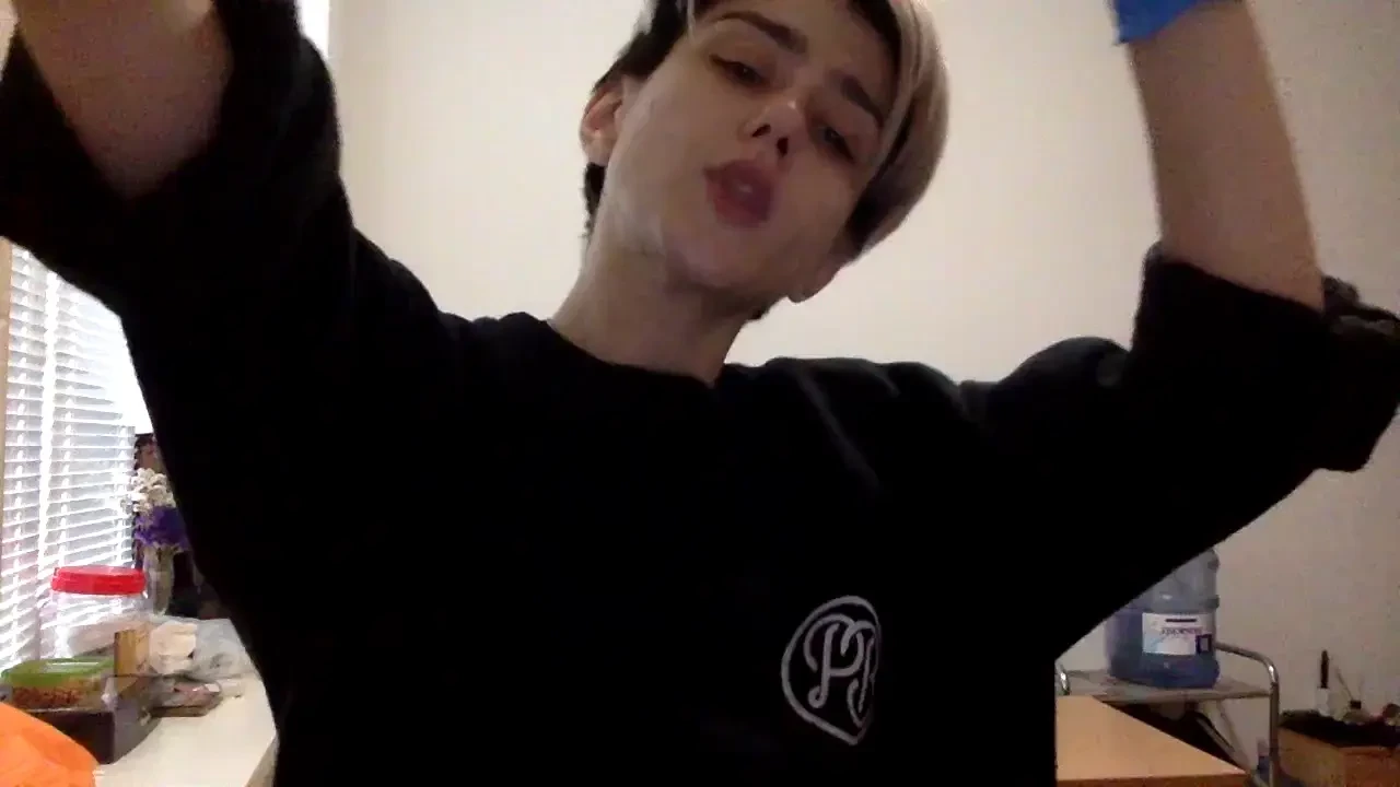 Stream started at 10 25 2024 01 43 pm your favorite show is washing 