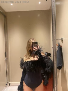 Should i wear tights or no tights with this