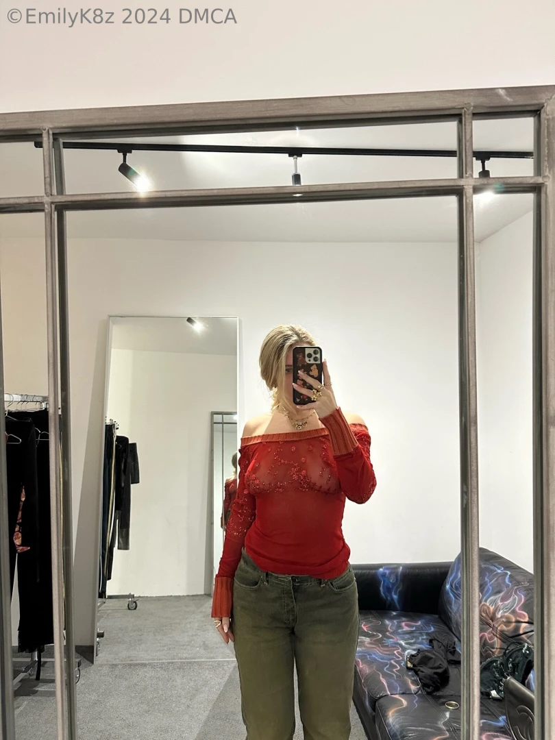 Ummm should i be wearing a bra with this top 