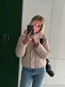 I love it when people around me smile it s a sign that you can make