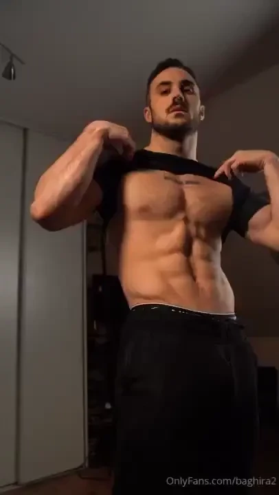 Stripping my clothes off to do another naked workout session and flex 