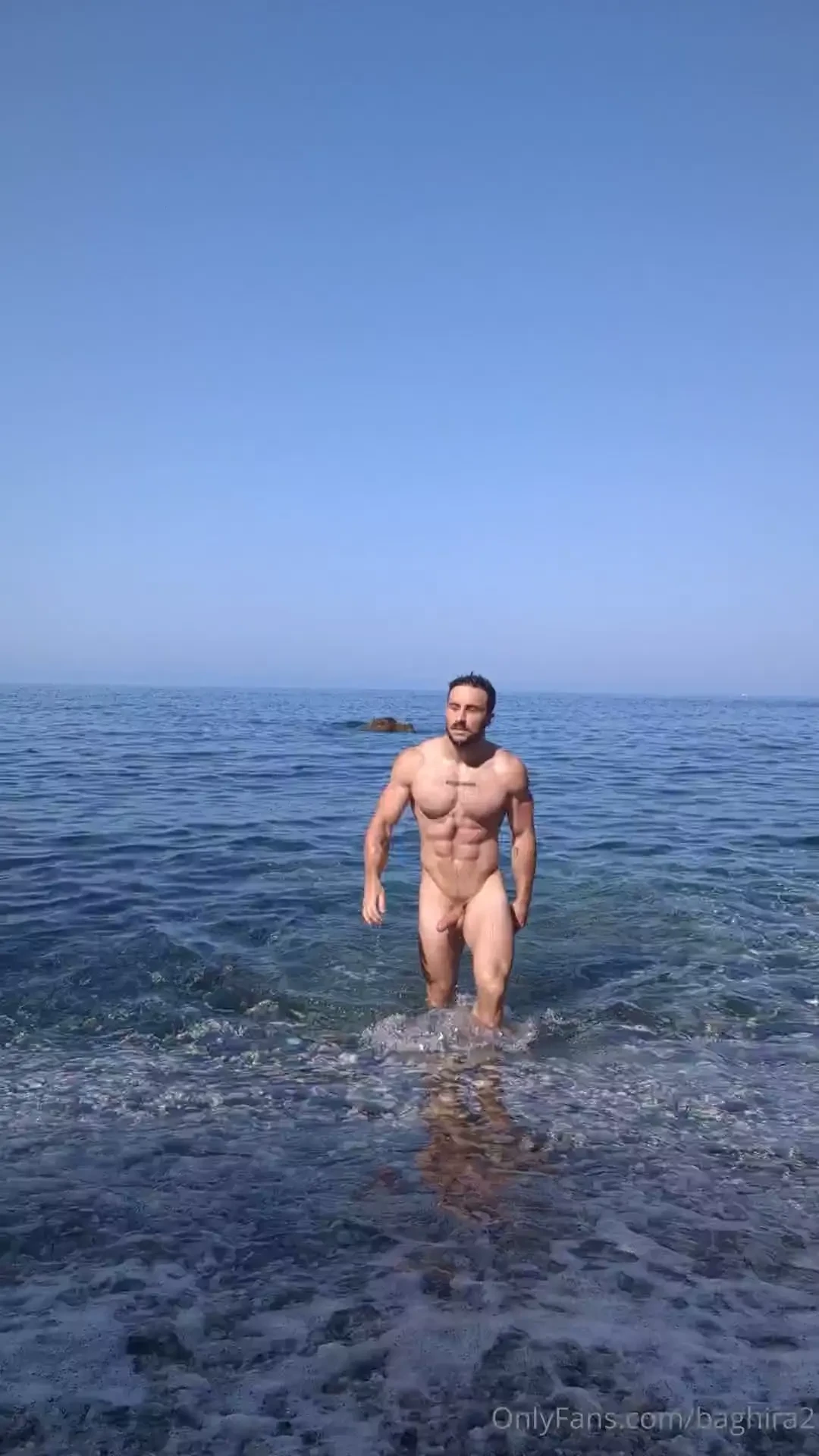 Coming out the sea like aquaman 