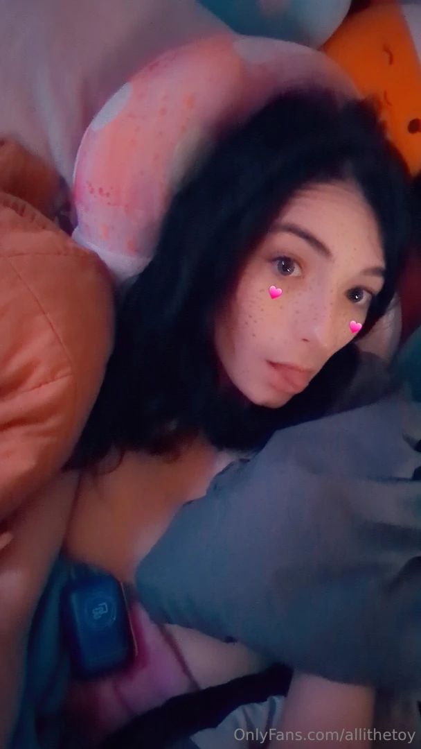 Heyyy happy holidays to all my horny little goblins out there lots of 