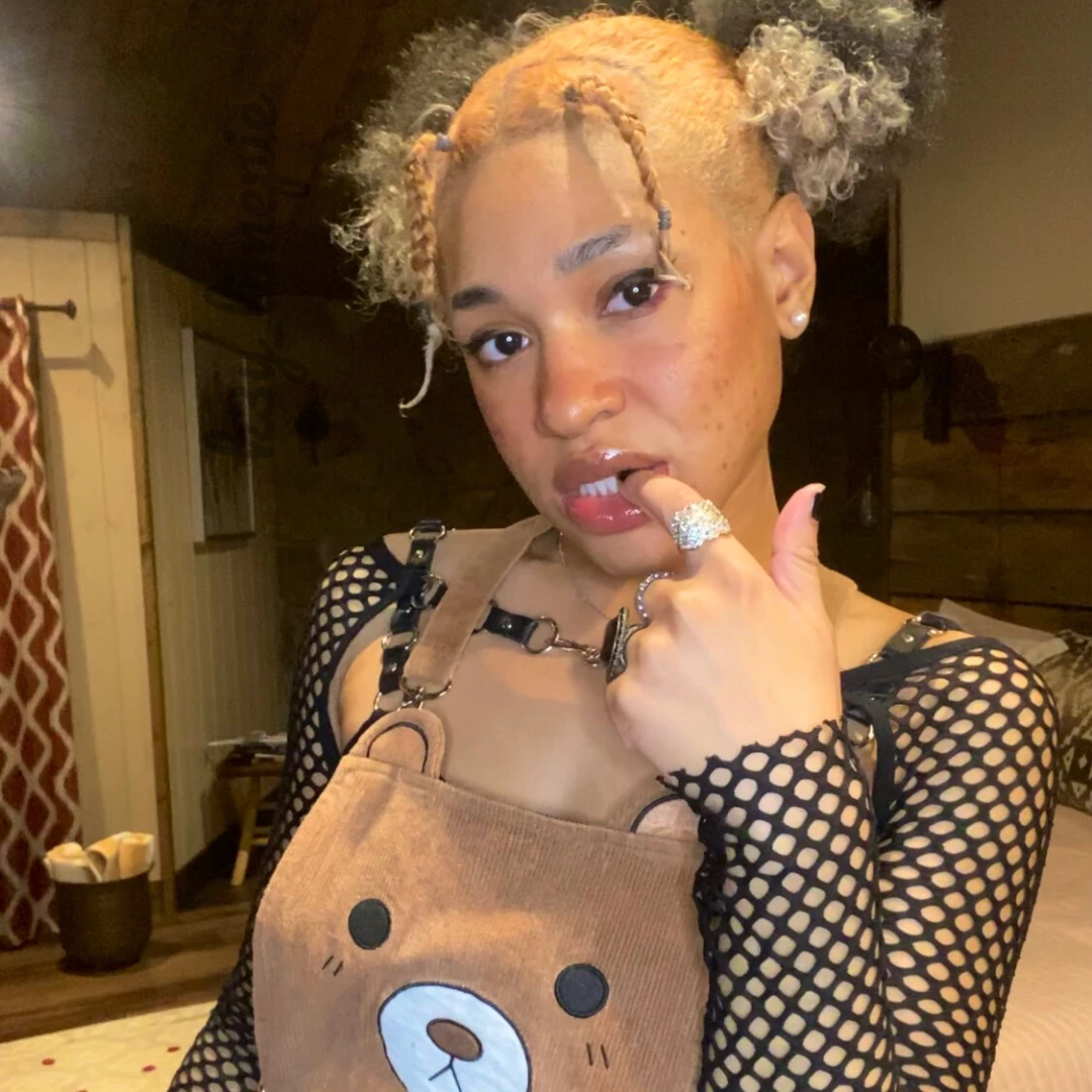 Its just you and i here what we doin 