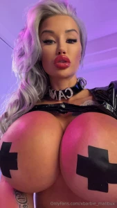 Big boobs bimbo sending naughty treats only for next 20 subscribers