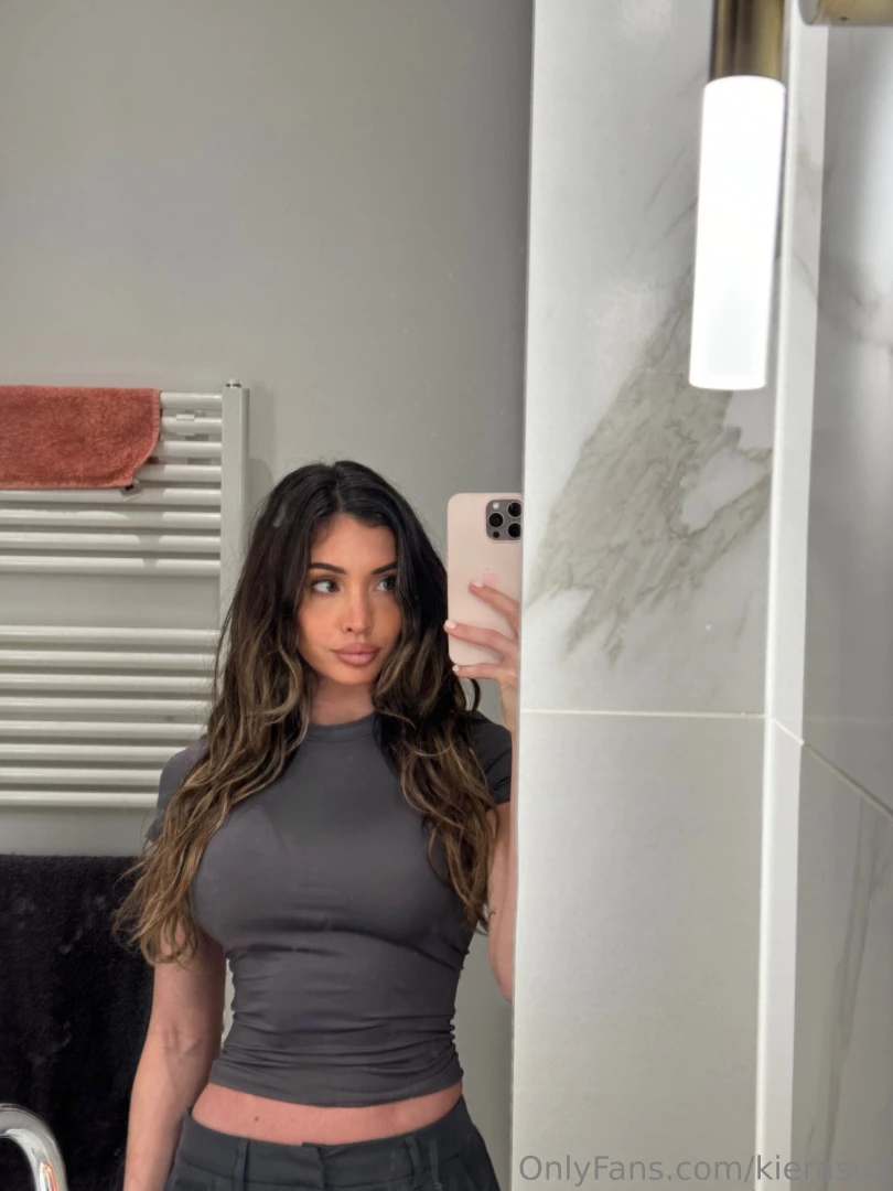 Whoever messages me first gets the spicier mirror pic 