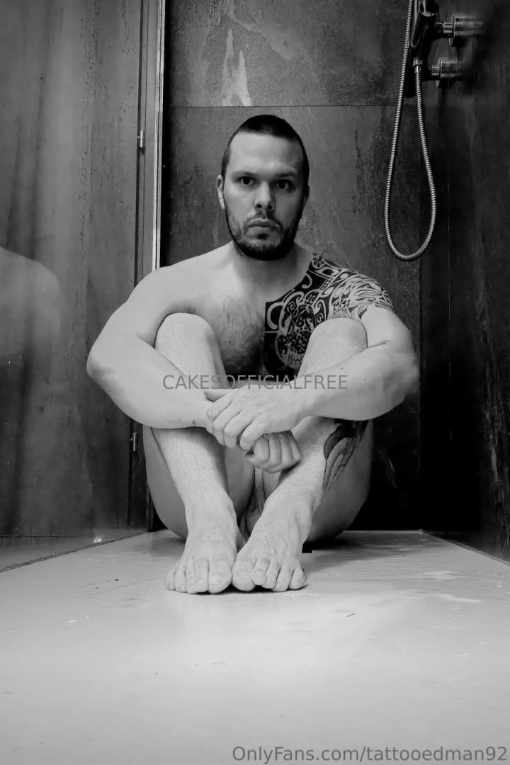 Eccomi mi presento hollaaa mi chiamo luca tattooedman92 sono un 